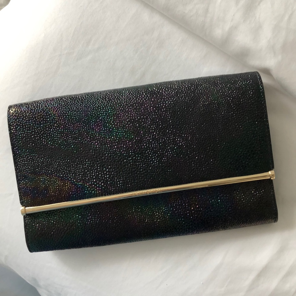 Holographic Clutch